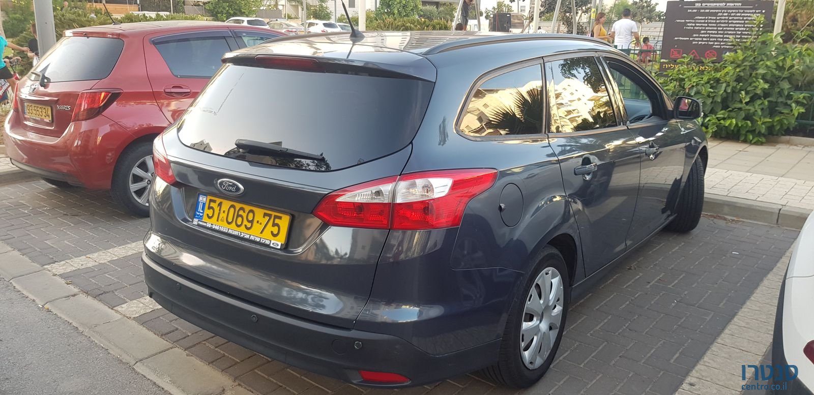 2012' Ford Focus photo #2