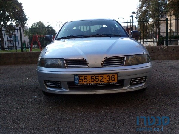 2002' Mitsubishi Carisma photo #2
