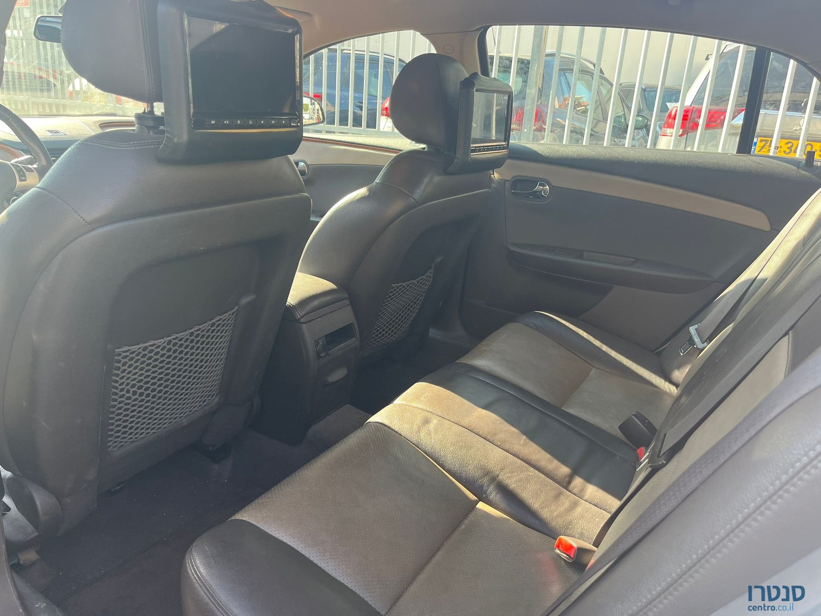 2011' Chevrolet Malibu photo #4