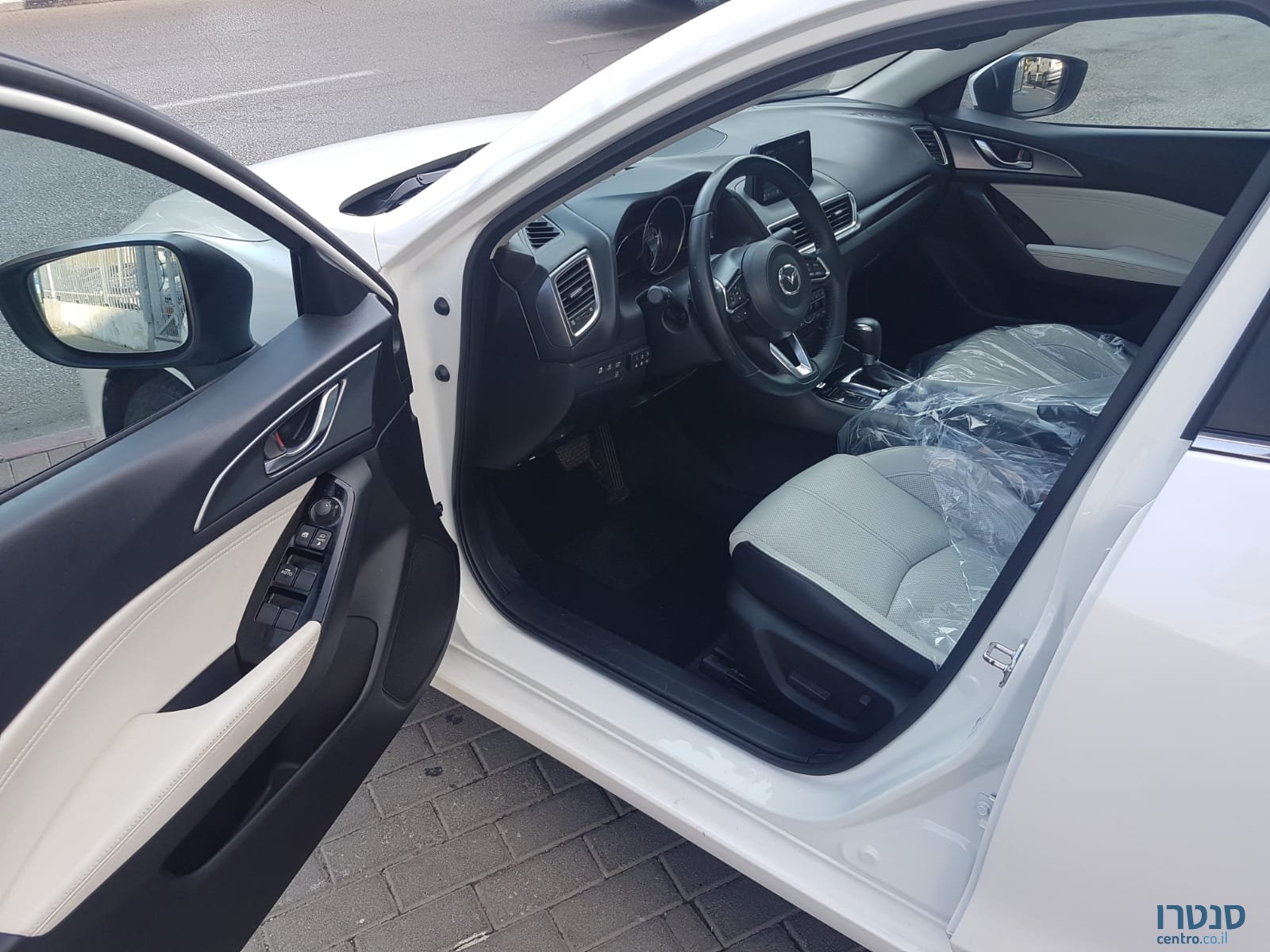 2017' Mazda 3 photo #3