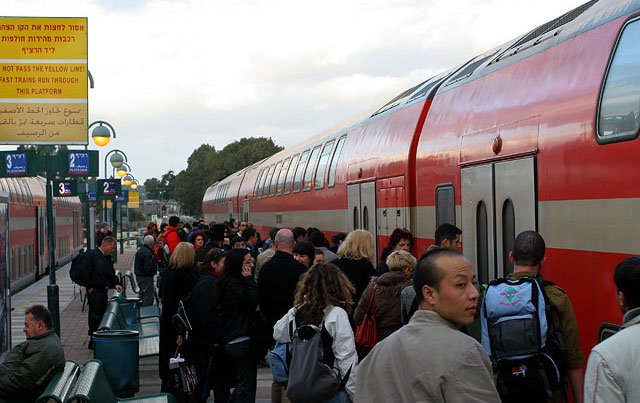 Суд запретил на два месяца забастовки железнодорожников