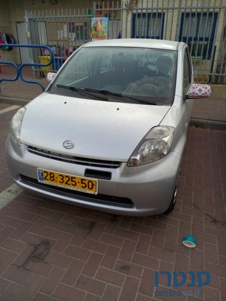 2006' Daihatsu Sirion photo #1