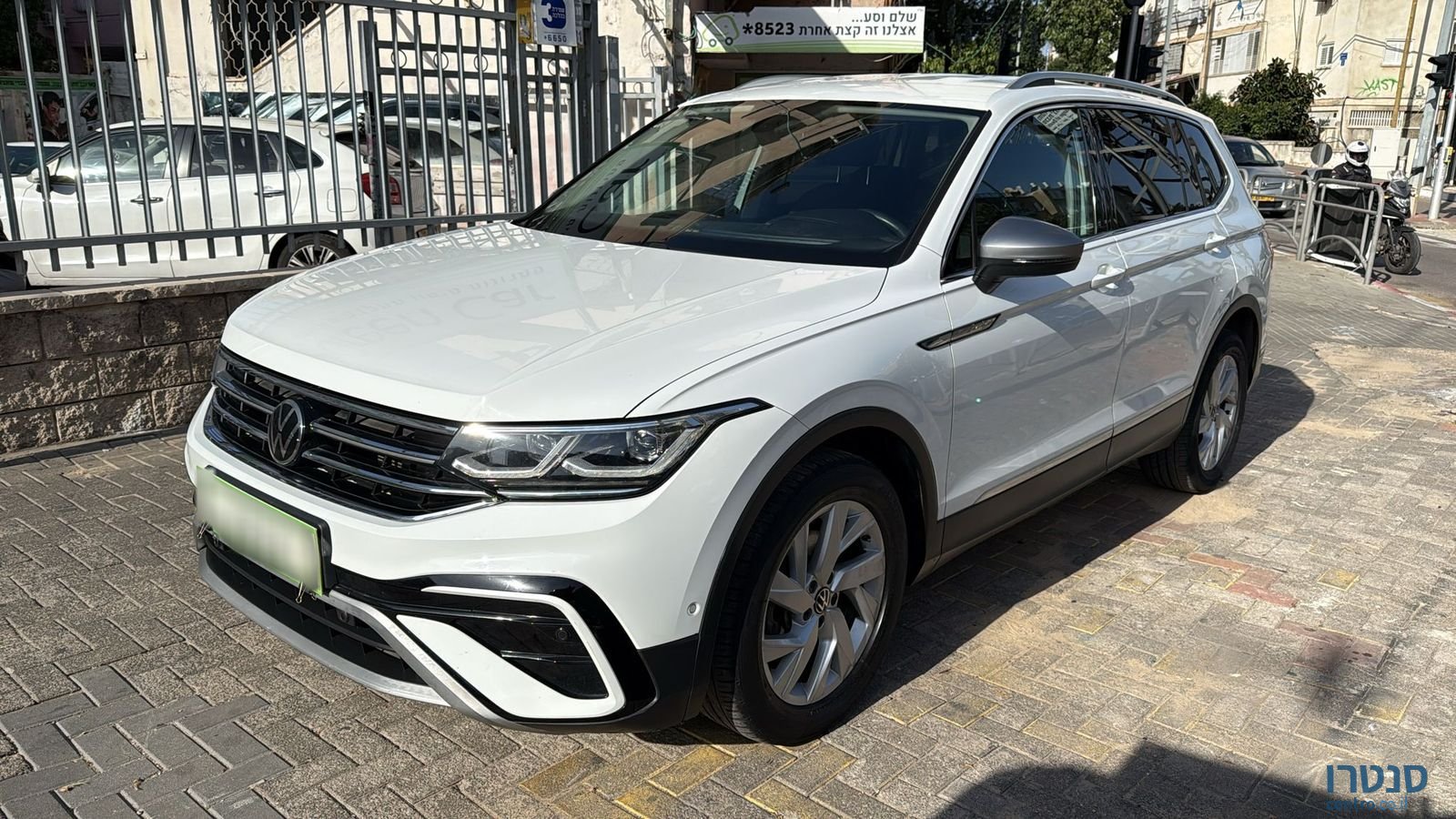 2023' Volkswagen Tiguan photo #6