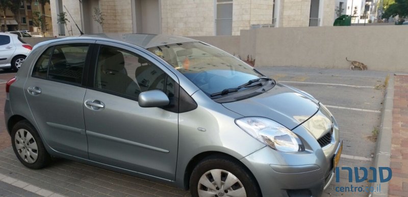 2009' Toyota Yaris photo #3