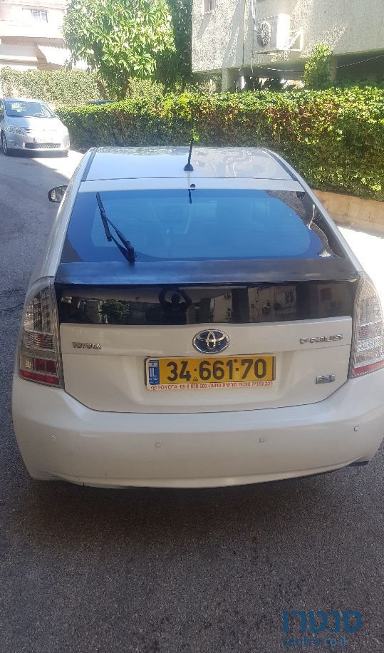 2010' Toyota Prius טויוטה פריוס photo #2