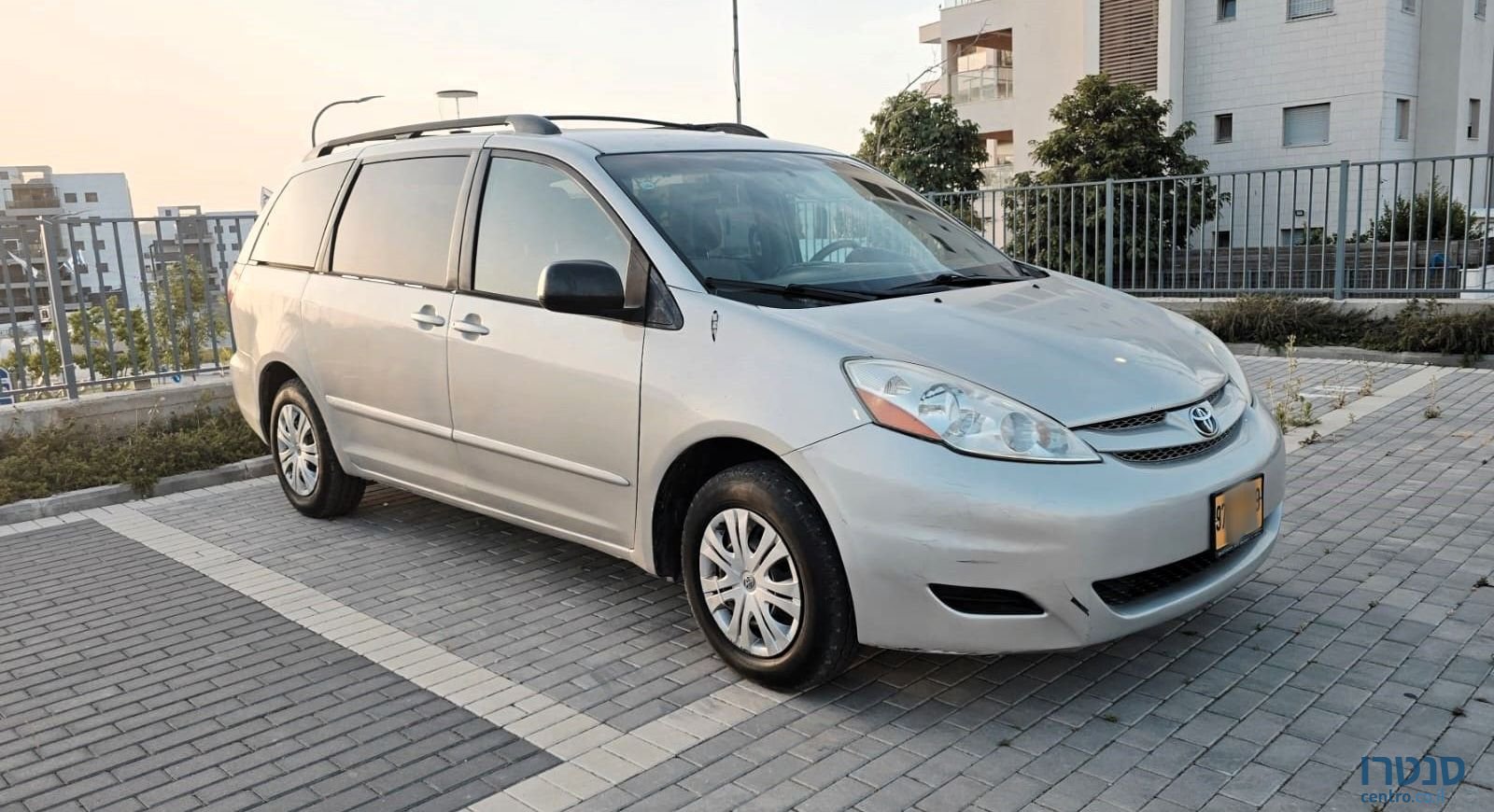 2010' Toyota Sienna טויוטה סיינה photo #1