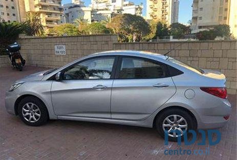 2013' Hyundai i25 יונדאי photo #2