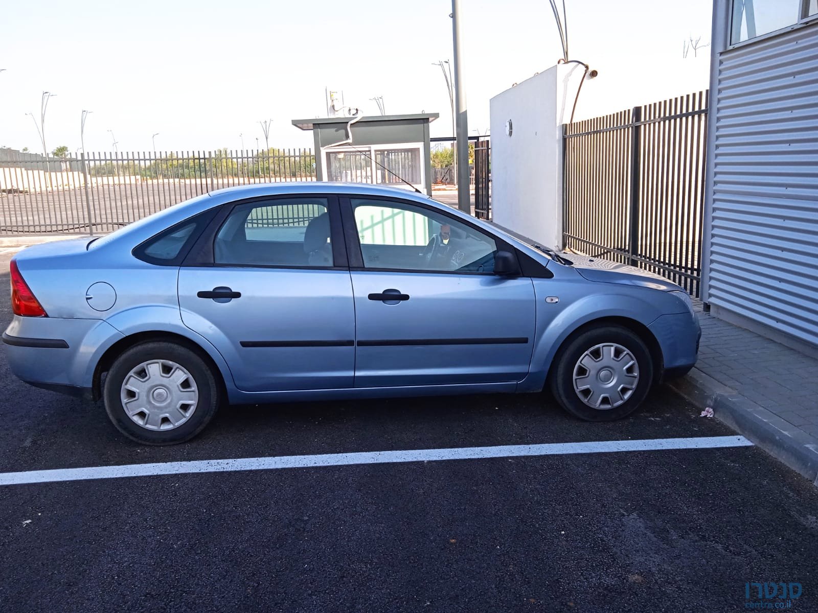 2006' Ford Focus photo #2