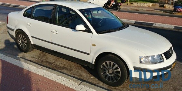 2000' Volkswagen Passat photo #1