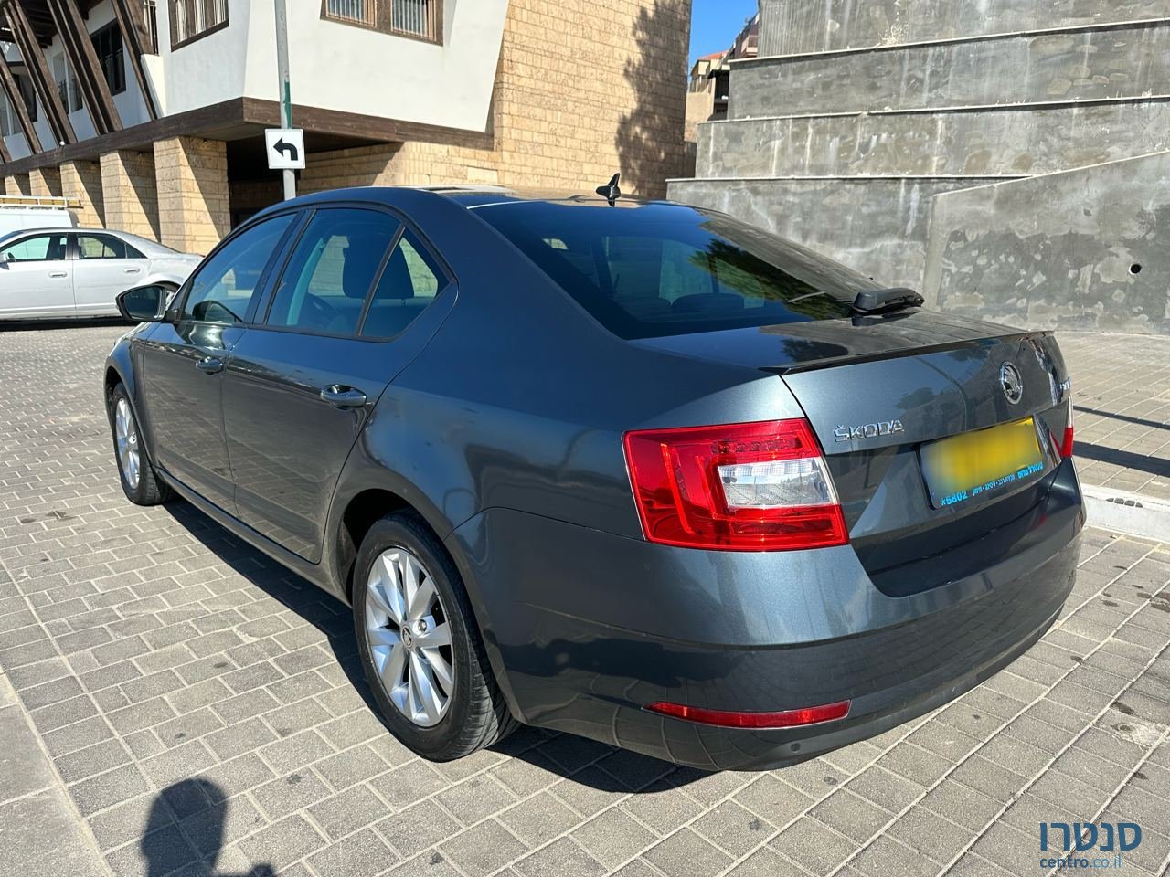 2020' Skoda Octavia 988 photo #3
