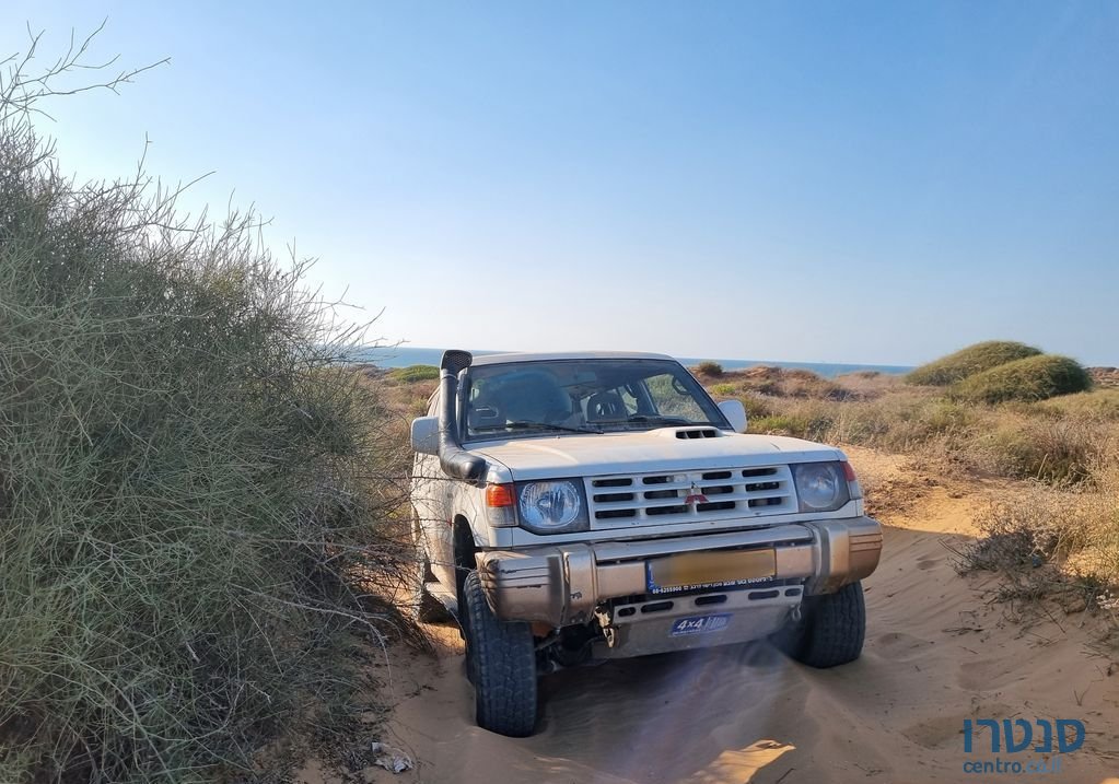2000' Mitsubishi Pajero מיצובישי פג'רו photo #2