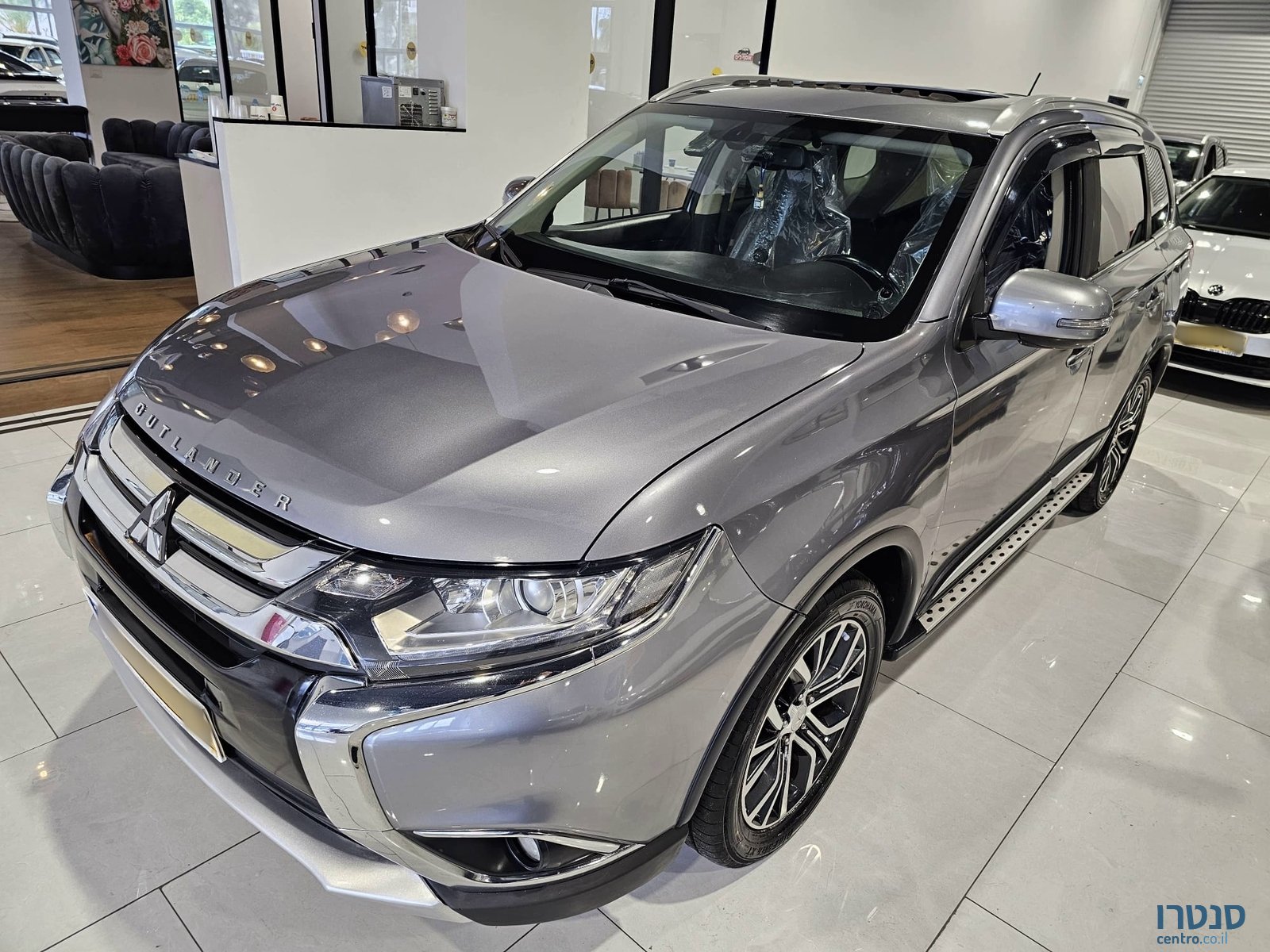 2016' Mitsubishi Outlander photo #3
