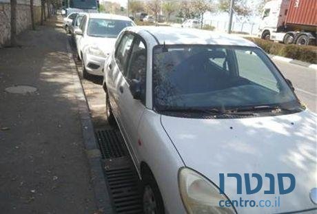 2000' Daihatsu Sirion photo #2