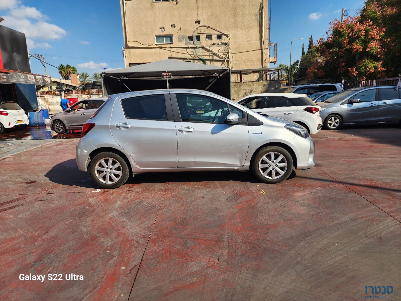 2017' Toyota Yaris photo #5