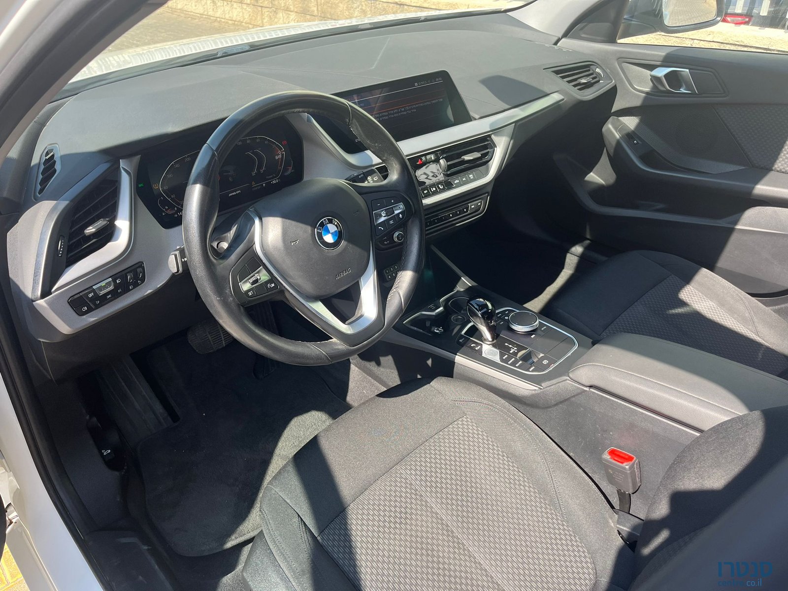 2022' BMW 118 photo #3