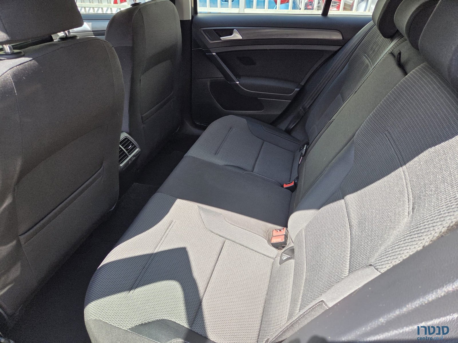 2019' Volkswagen Golf photo #3