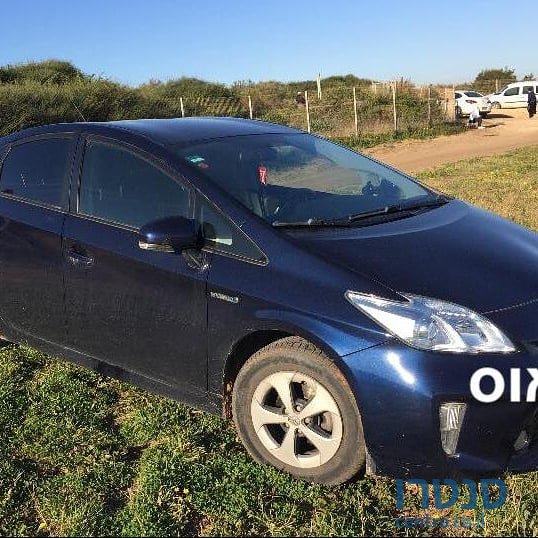 2014' Toyota Prius photo #3