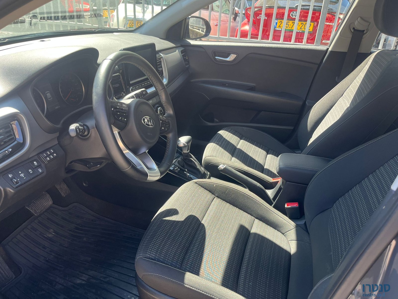 2022' Kia Stonic photo #2