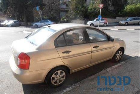 2010' Hyundai Accent photo #4