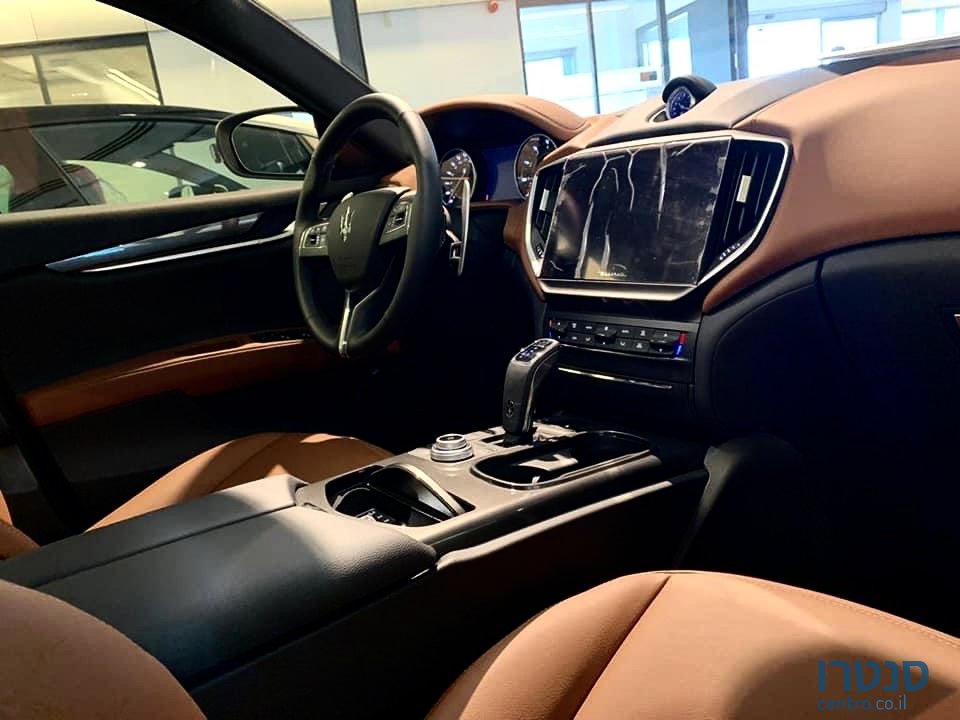 2021' Maserati Levante photo #4