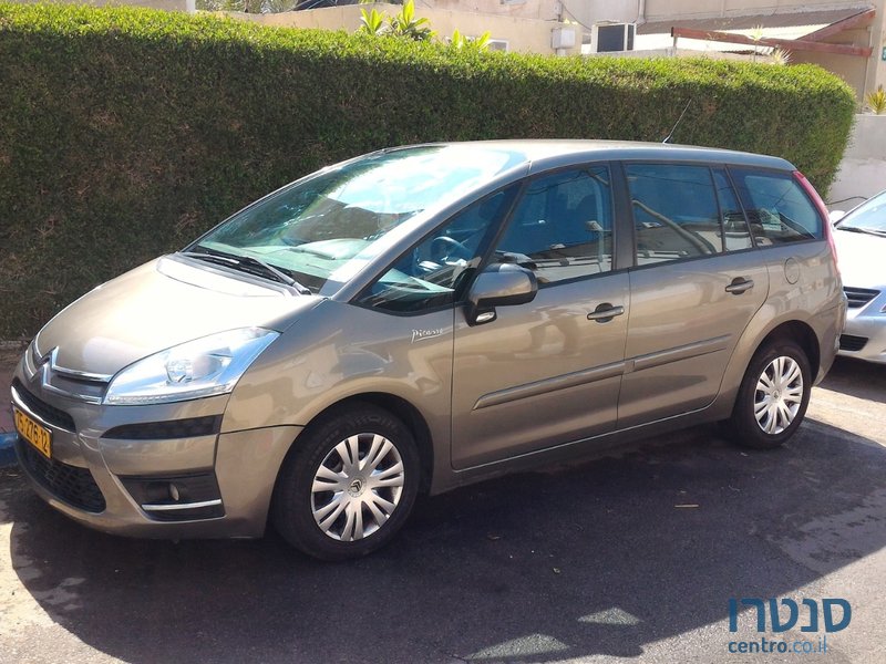 2013' Citroen C4 Picasso photo #2