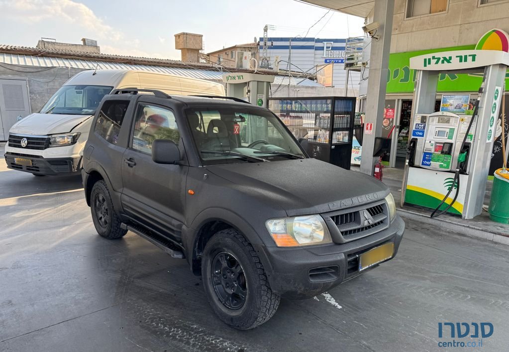 2001' Mitsubishi Pajero מיצובישי פג'רו photo #2