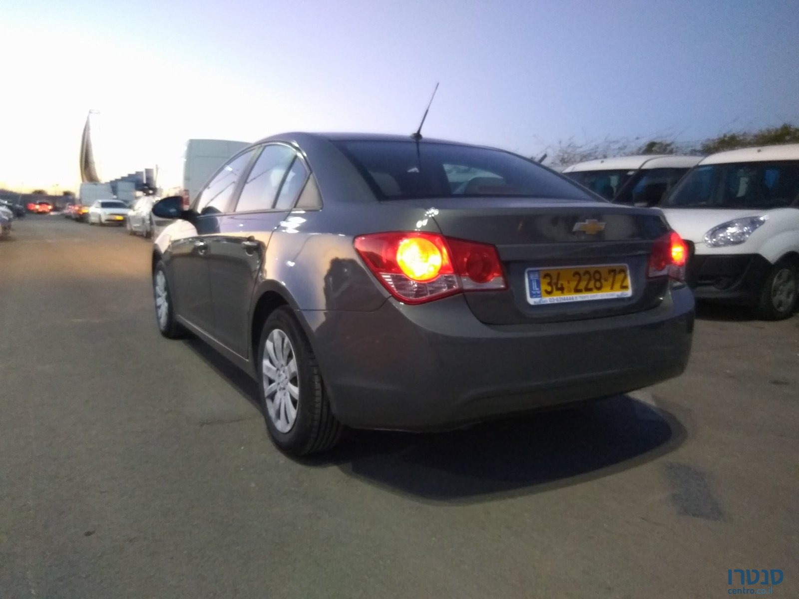 2010' Chevrolet Cruze LS photo #5