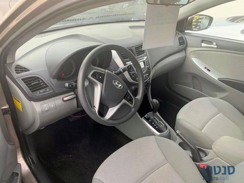 2013' Hyundai i25 photo #3