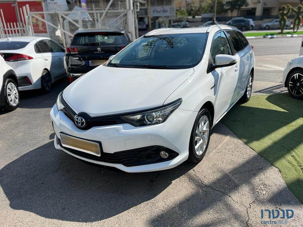 2018' Toyota Auris photo #1