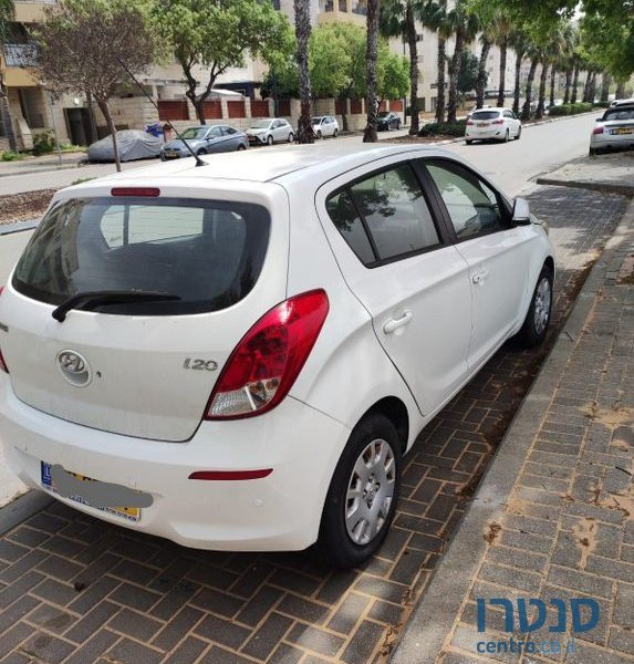 2013' Hyundai i20 יונדאי photo #2