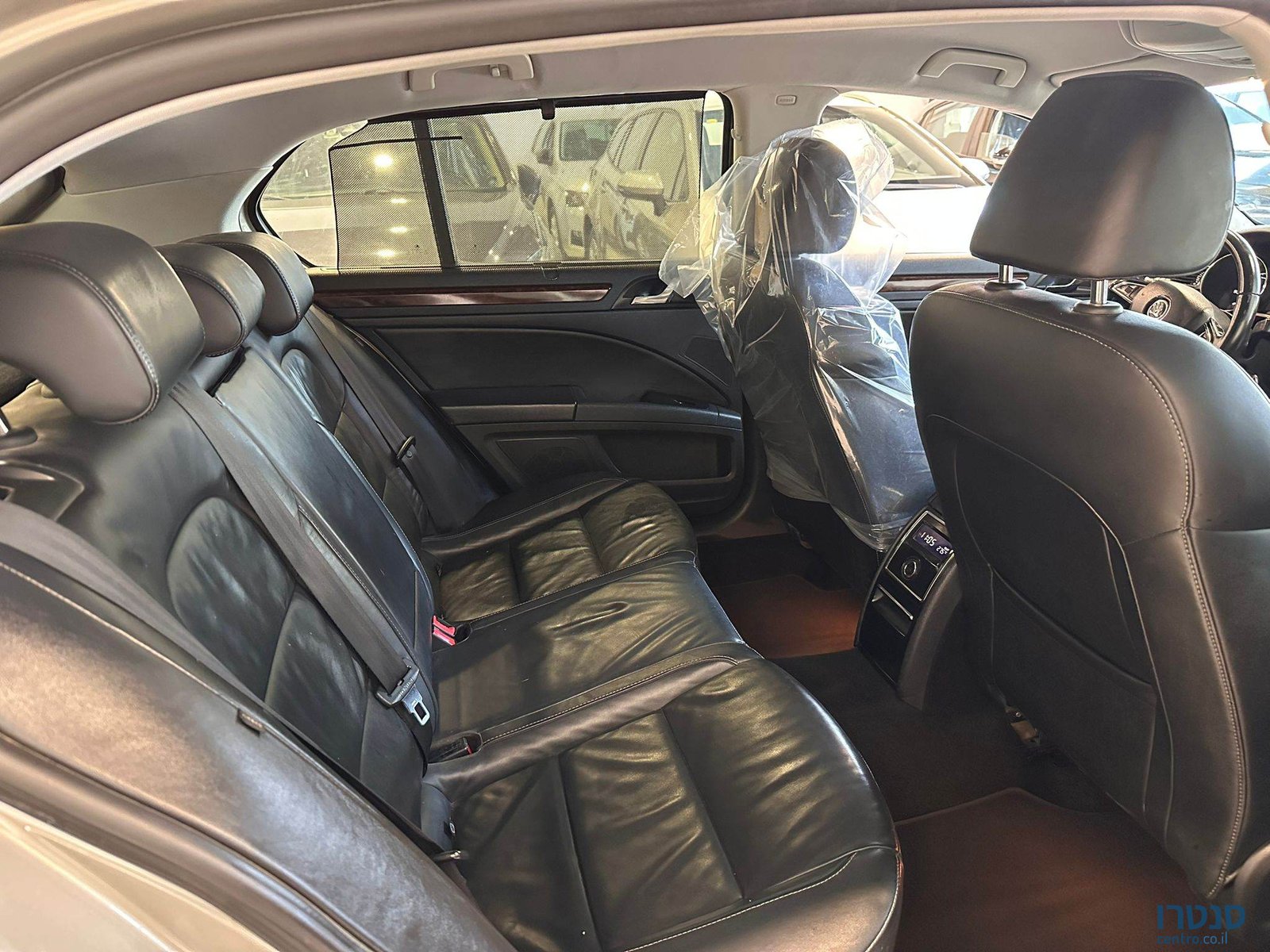 2013' Skoda Superb photo #7