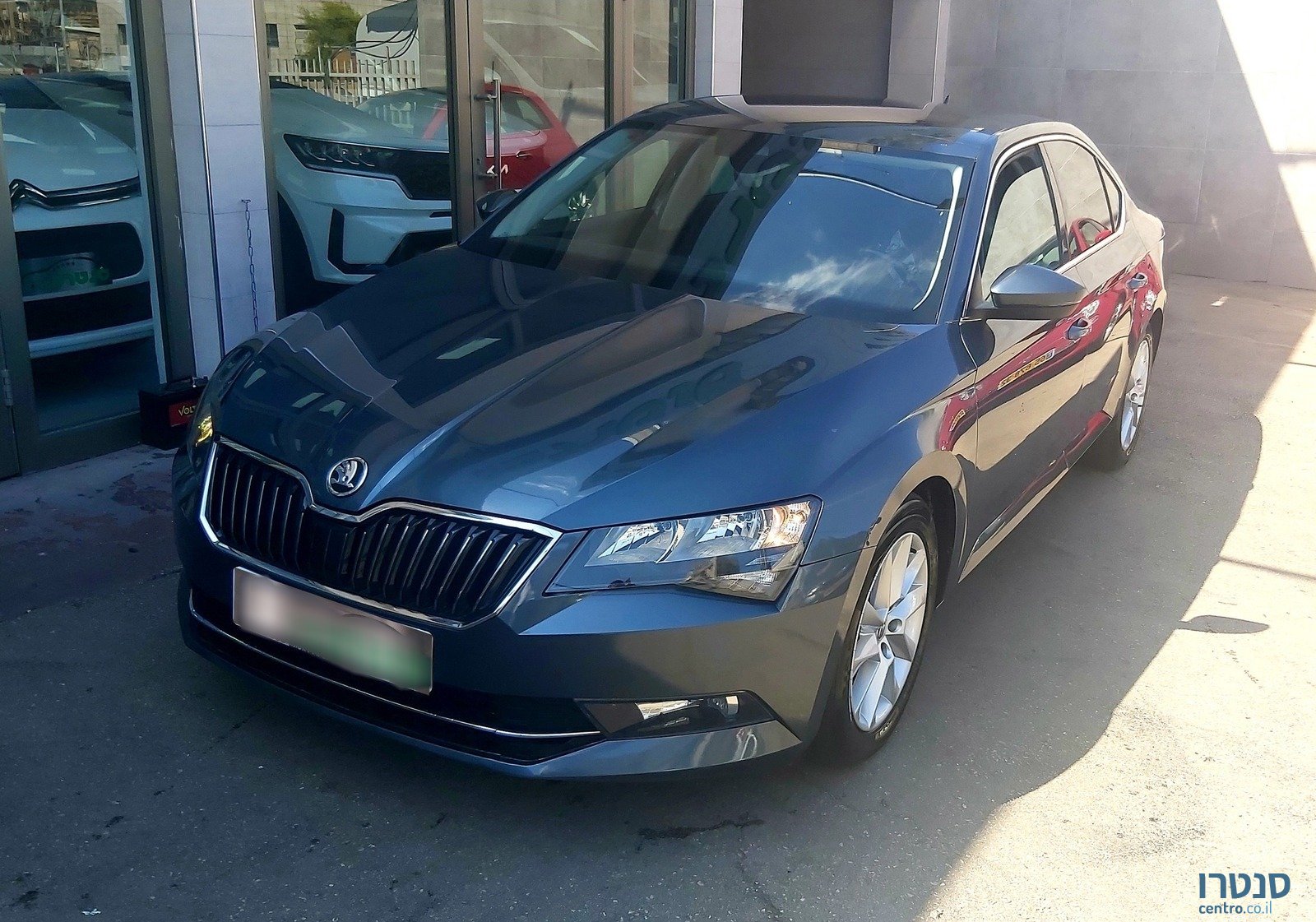 2018' Skoda Superb photo #1
