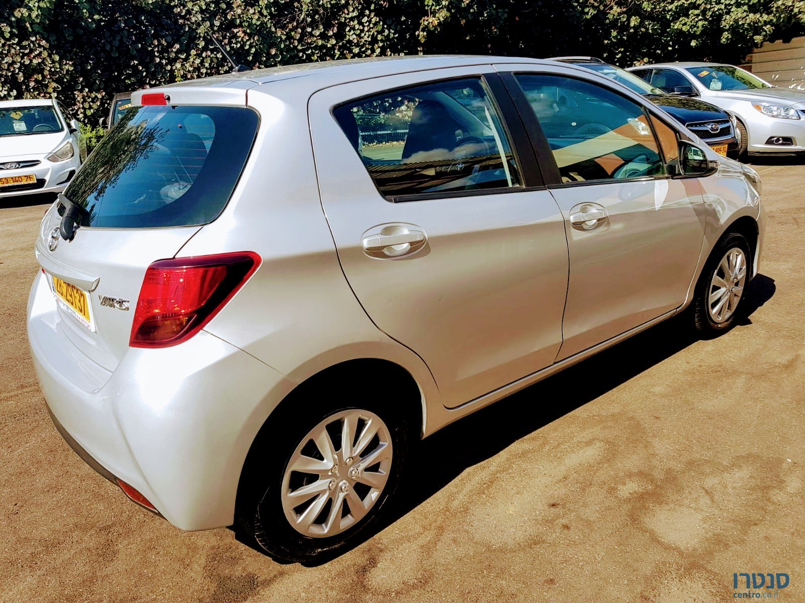 2016' Toyota Yaris photo #2