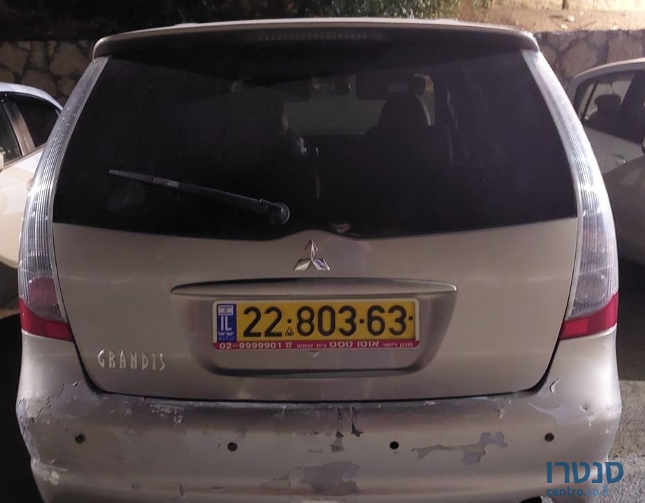 2008' Mitsubishi Grandis מיצובישי גרנדיס photo #2