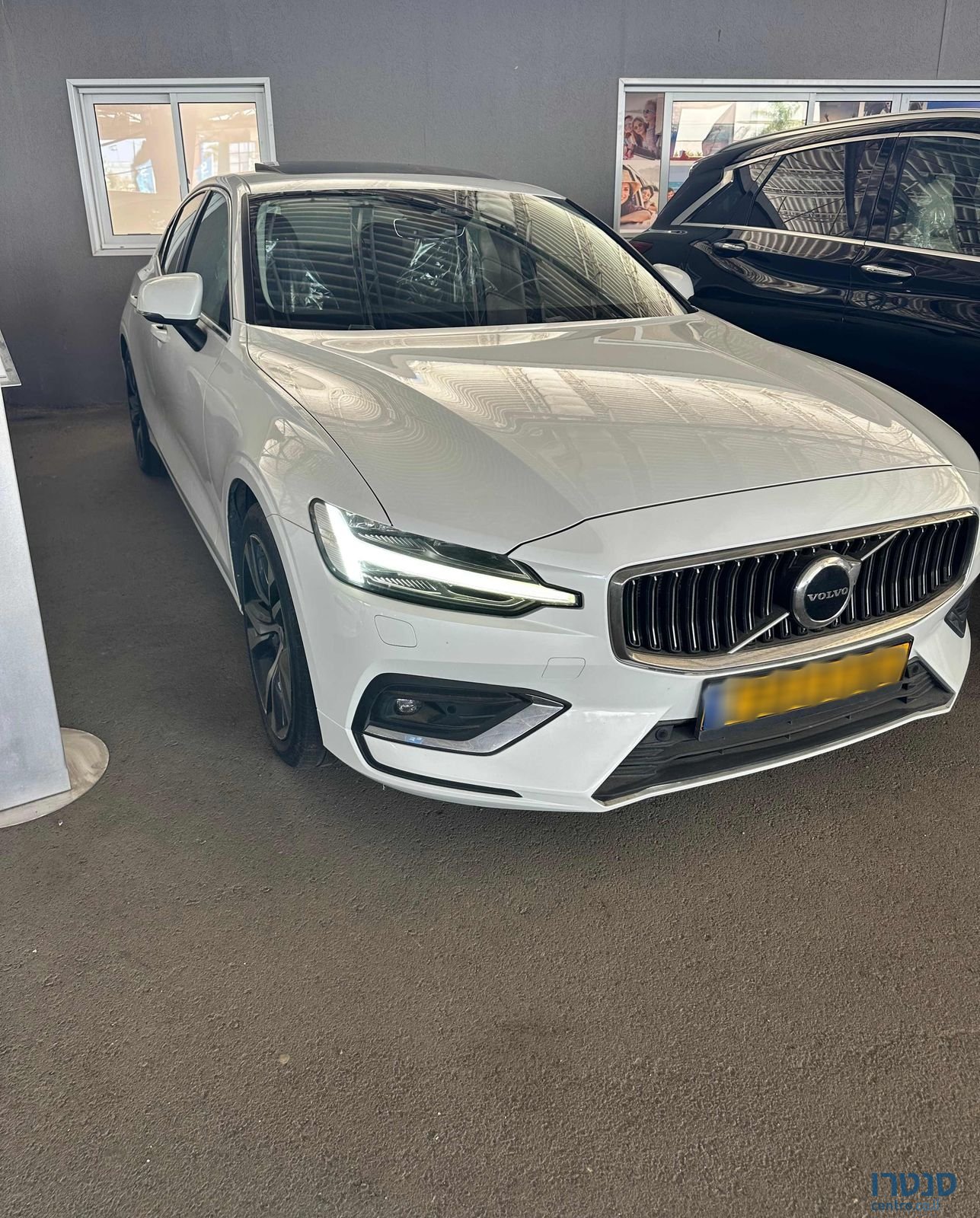 2022' Volvo S60 וולוו photo #1