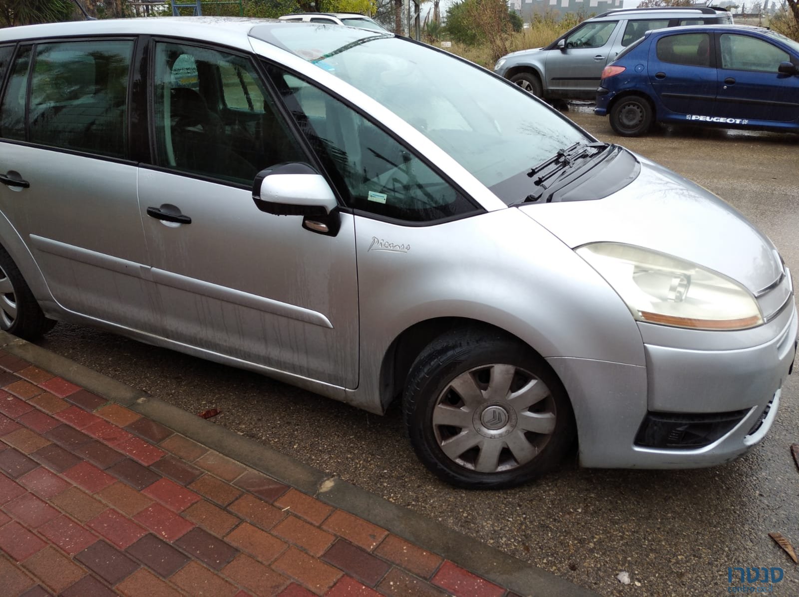 2008' Citroen C4 Picasso photo #2