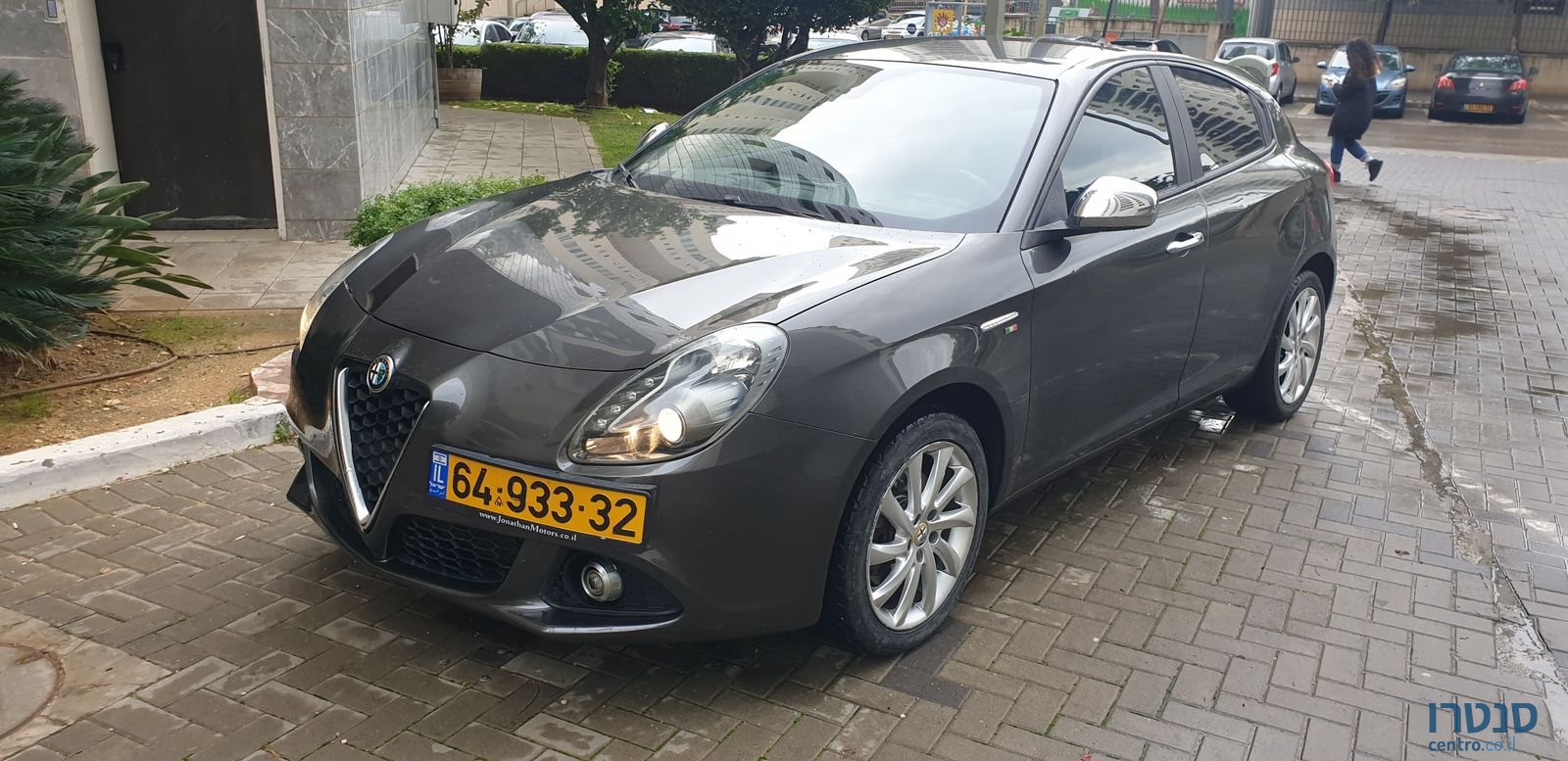 2014' Alfa Romeo Giulietta photo #5