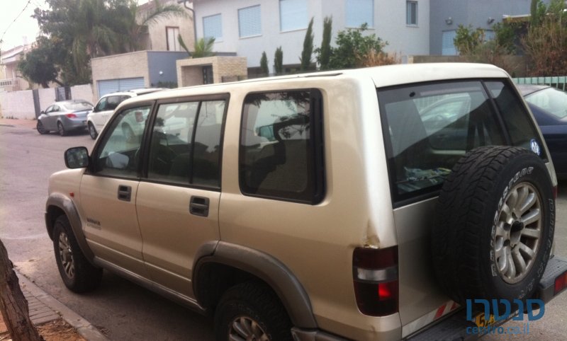 2001' Isuzu Trooper photo #1