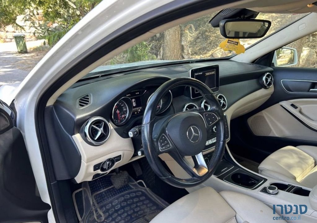 2019' Mercedes-Benz GLA מרצדס photo #3