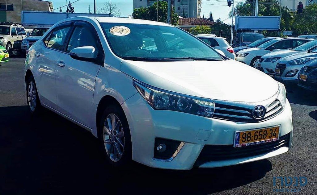 2016' Toyota Corolla photo #3