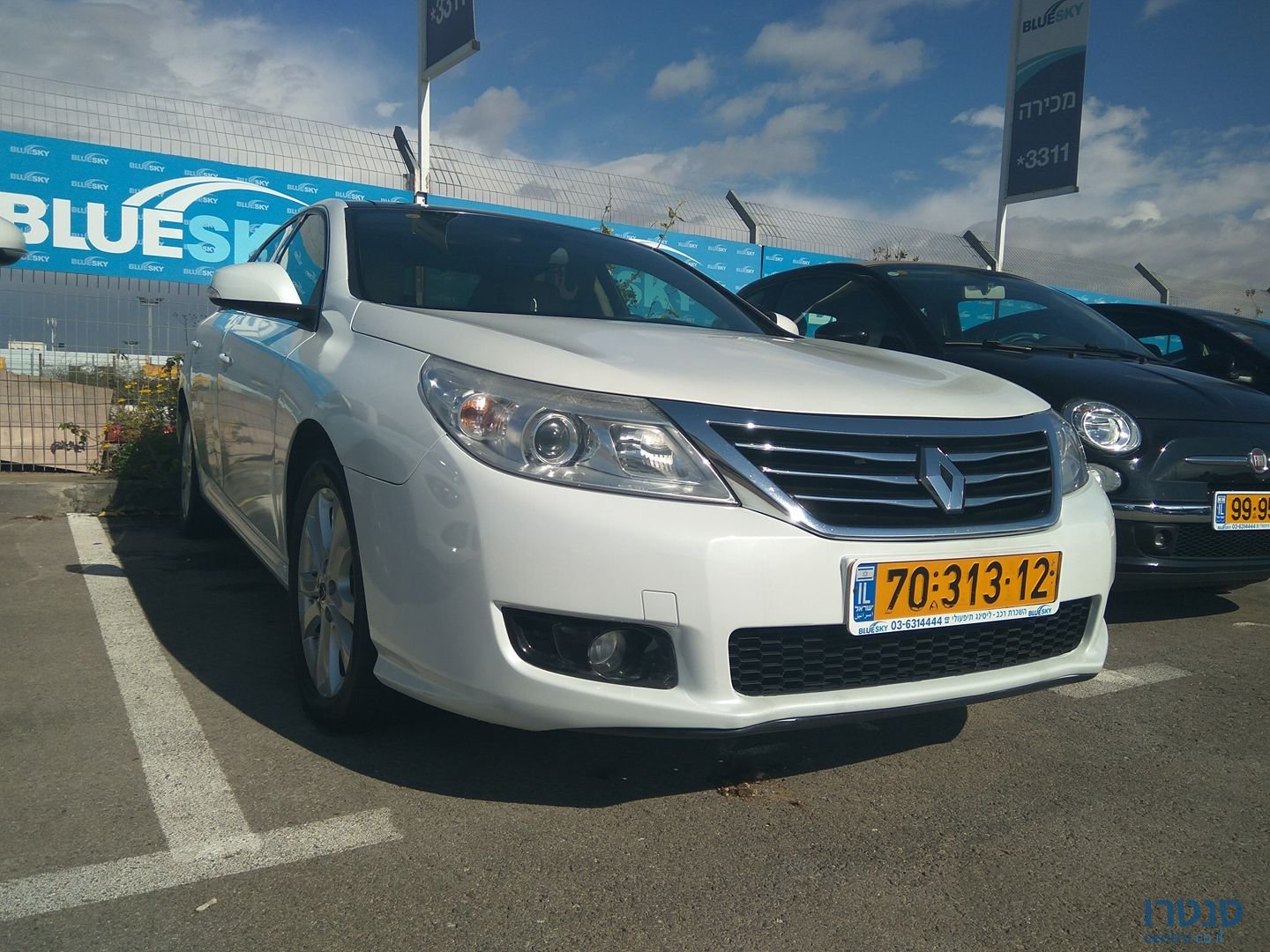 2013' Renault Latitude EX photo #4