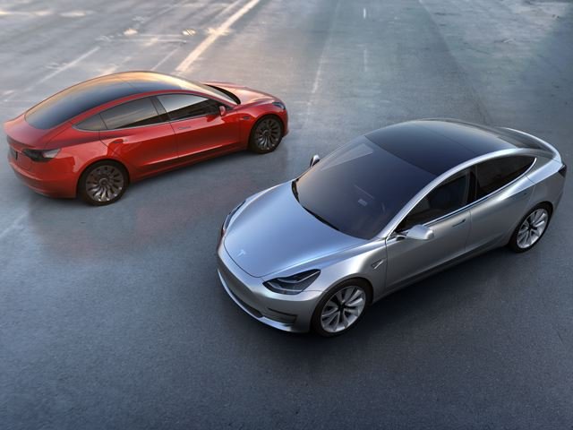 Tesla Unveils Cheaper Model 3 After 115,000 Advance Orders Placed