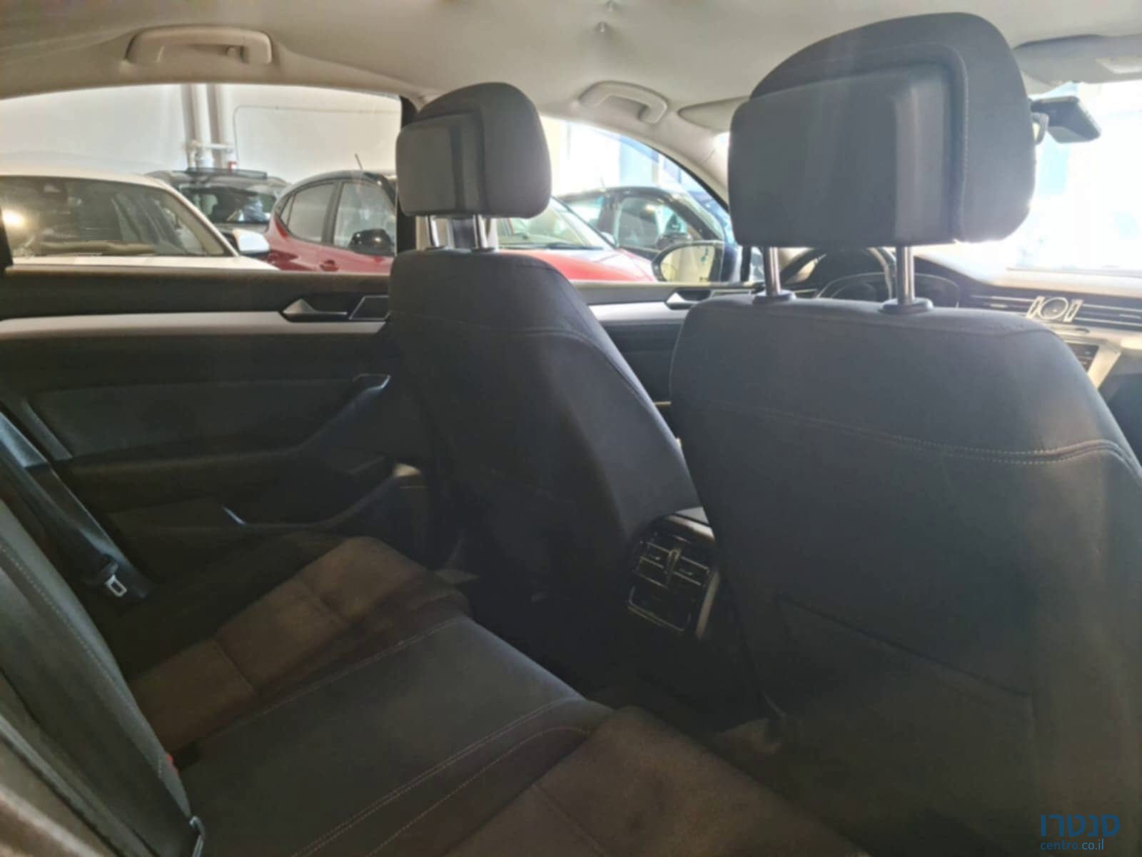 2018' Volkswagen Passat photo #5