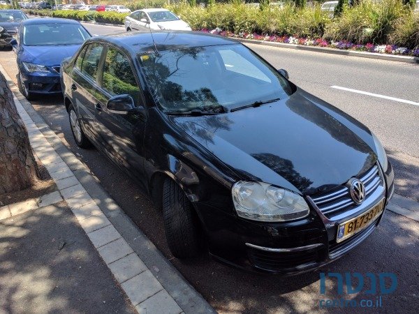 2010' Volkswagen Jetta photo #1