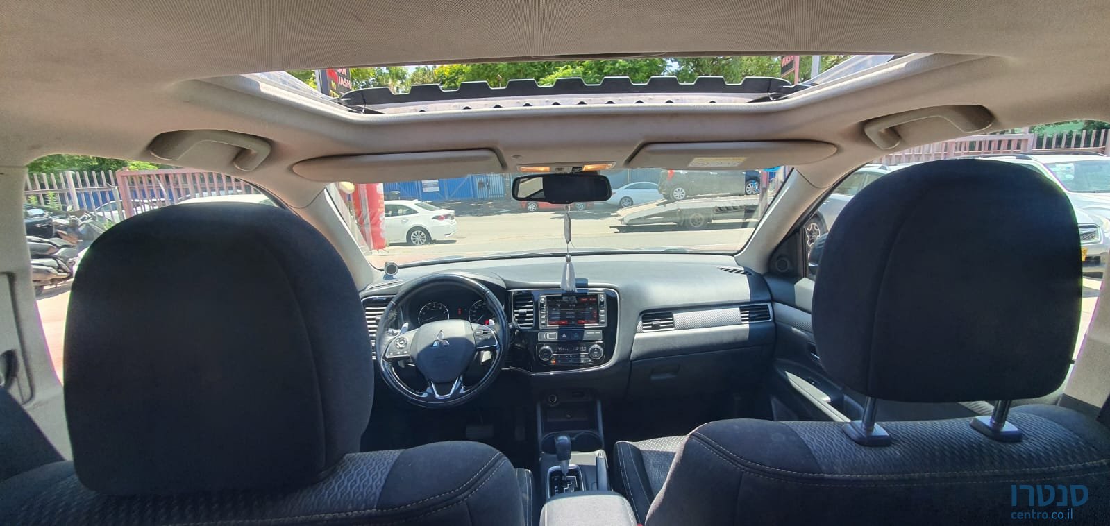 2015' Mitsubishi Outlander photo #3