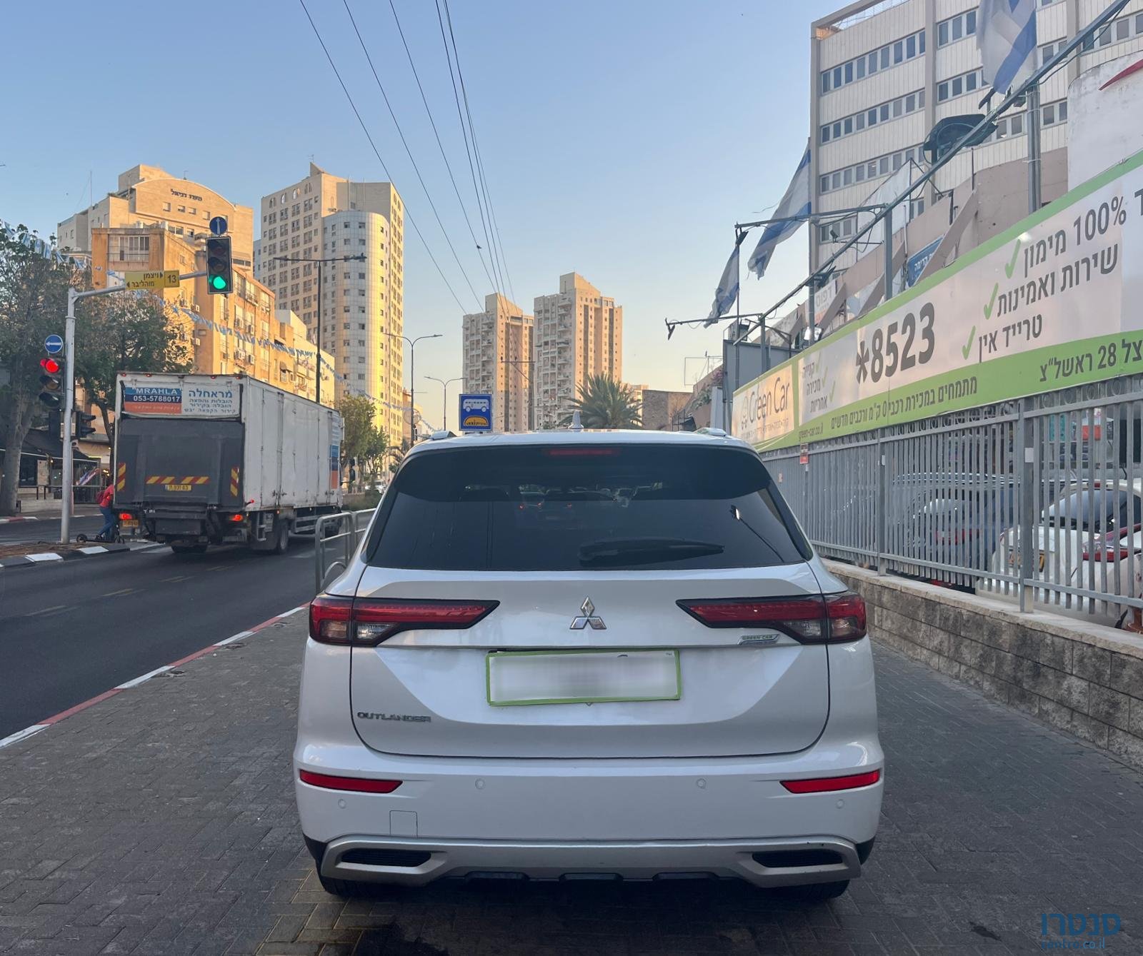 2023' Mitsubishi Outlander photo #6