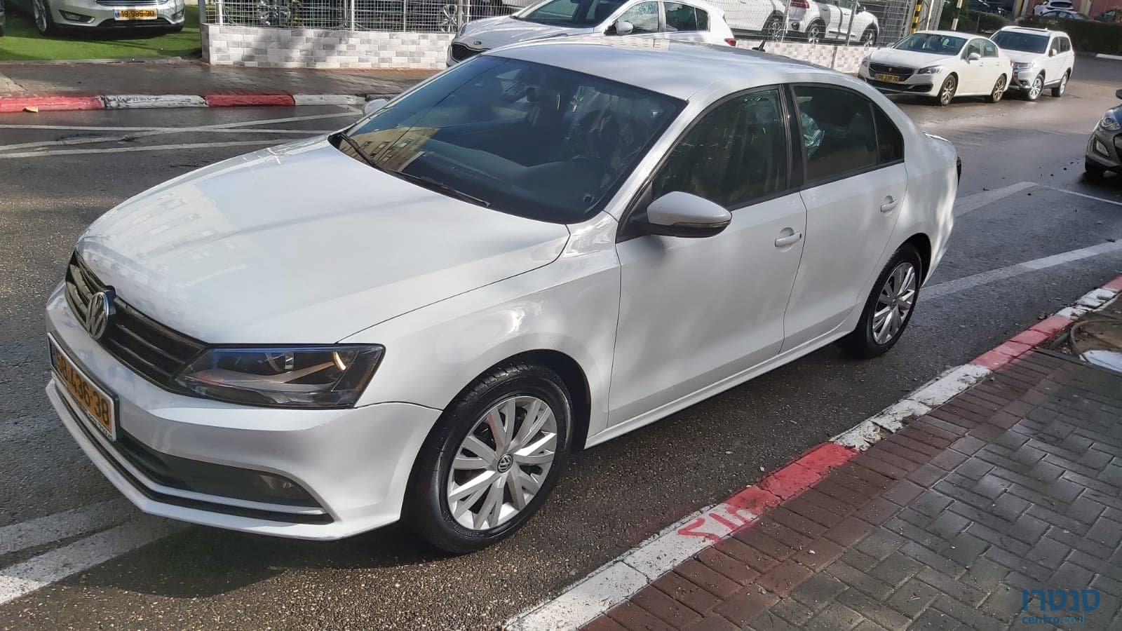 2017' Volkswagen Jetta photo #2