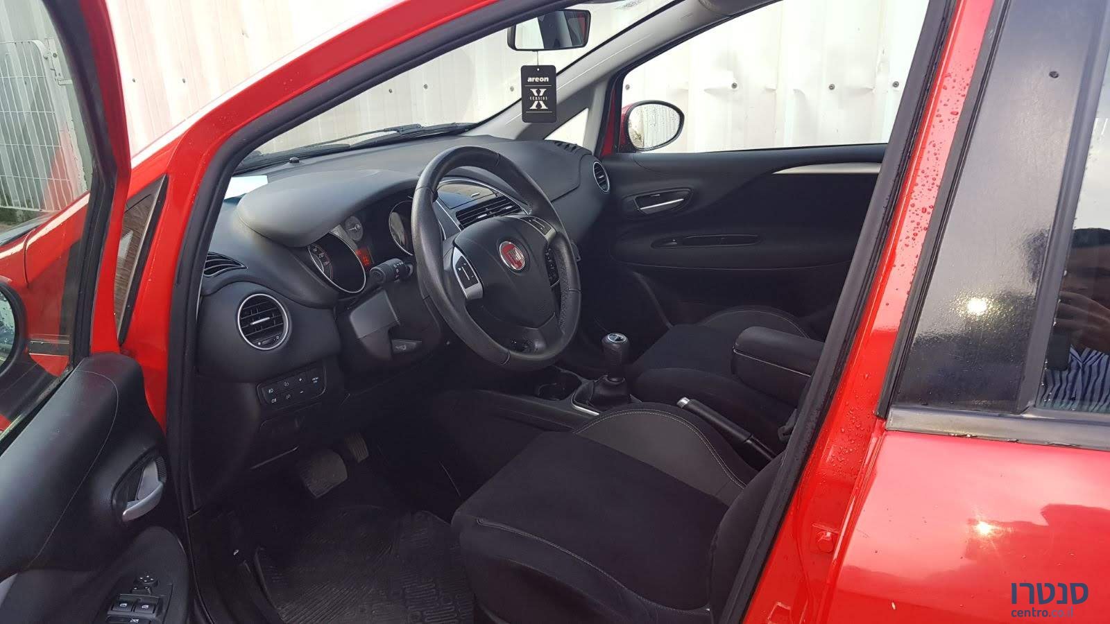 2013' Fiat Punto Lounge photo #5