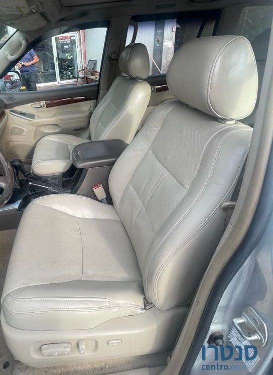 2004' Toyota Land Cruiser טויוטה לנד קרוזר photo #2