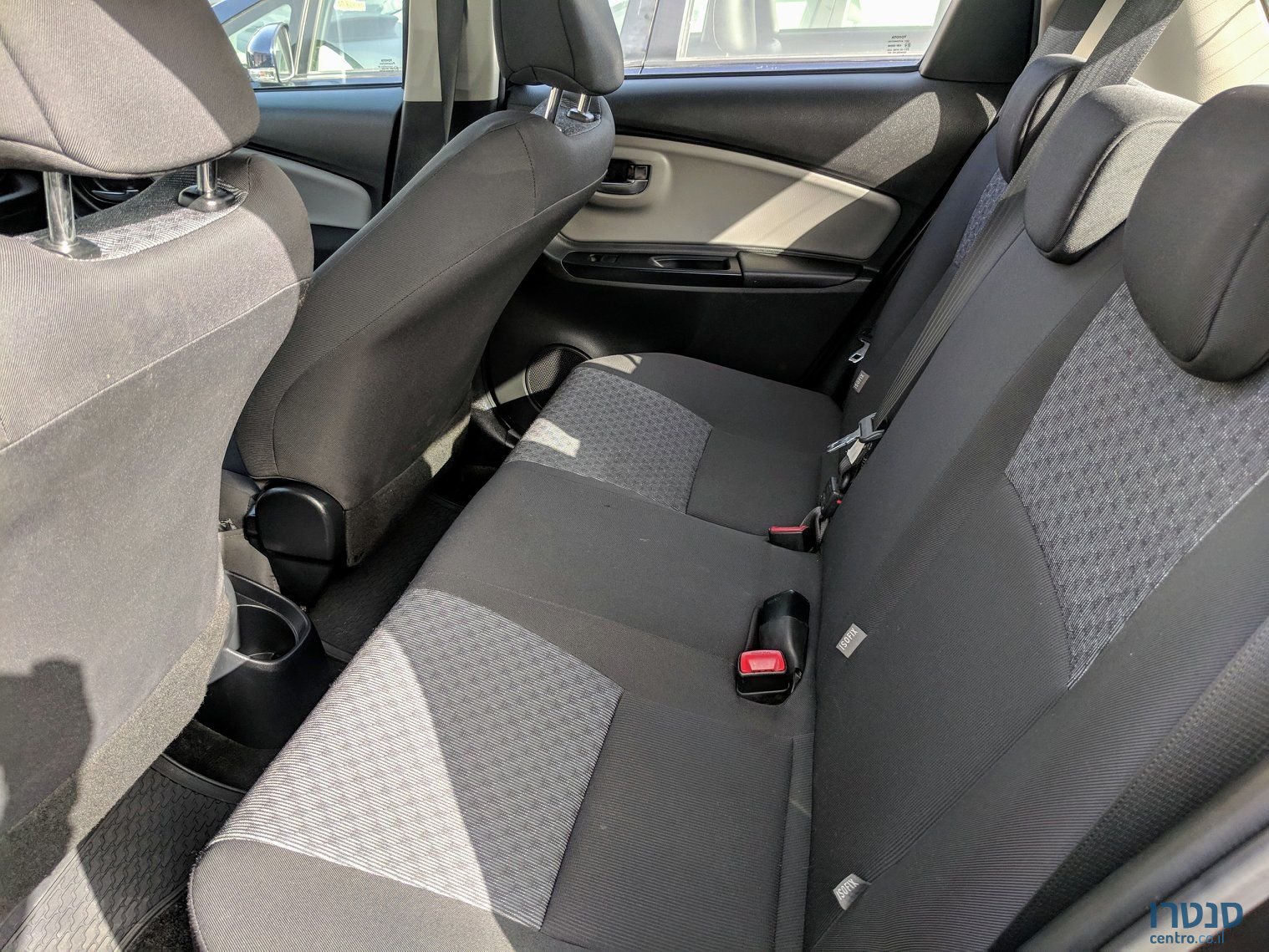 2015' Toyota Yaris photo #5